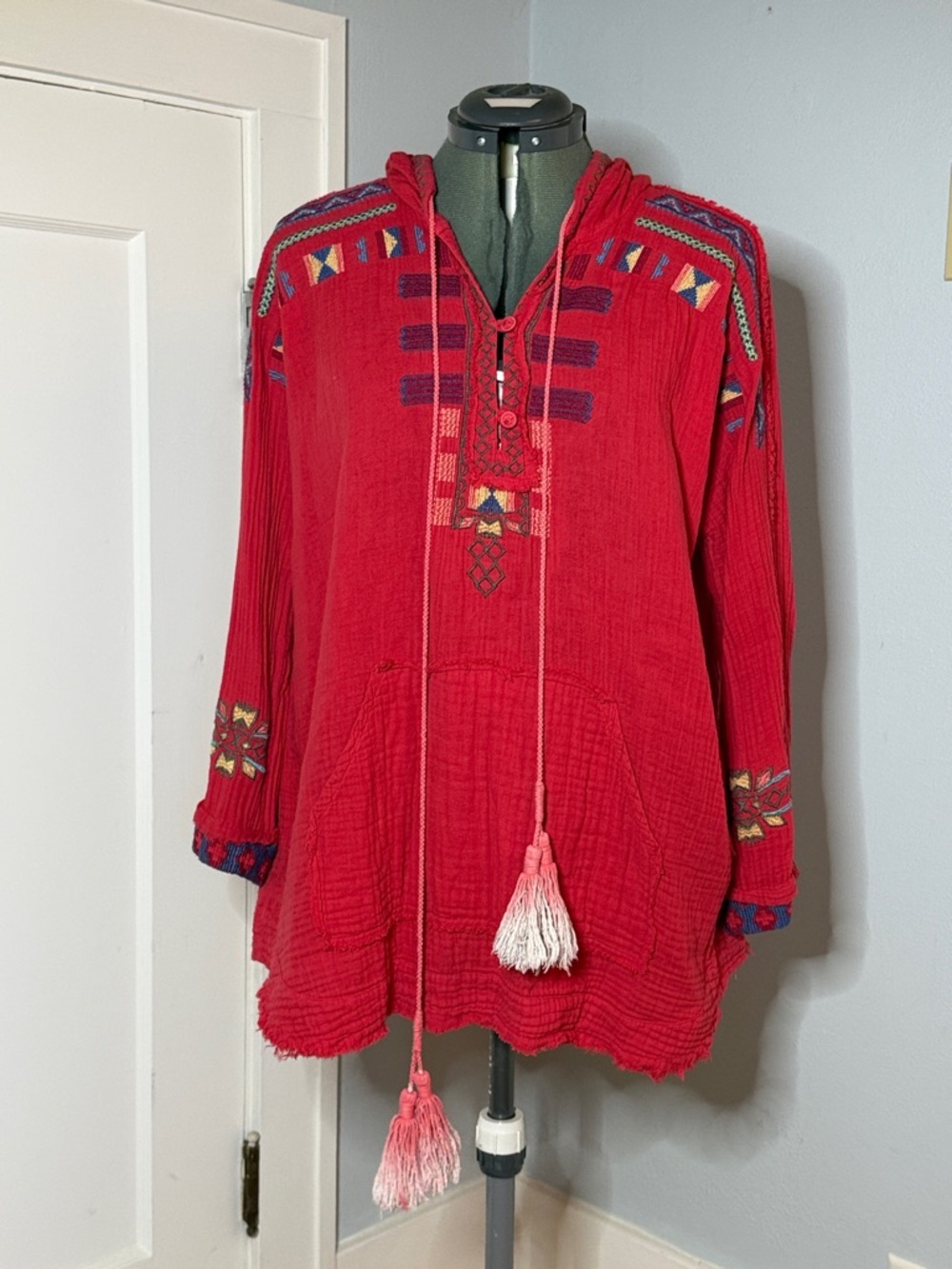Johnny Was Pete & Greta Red Cotton Embroidered Hooded Kangaroo Tunic w/ Tassels